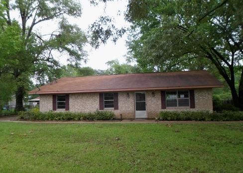 508 First St, Livingston, TX 77351