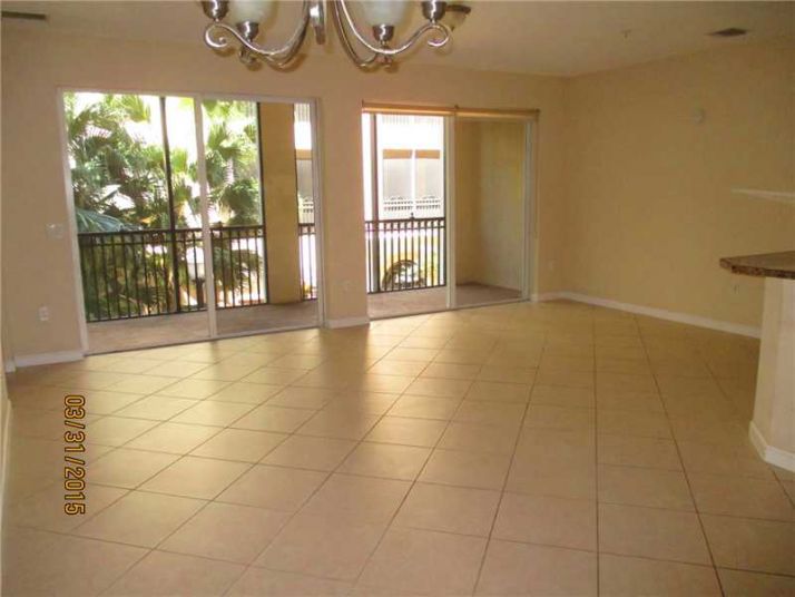 2925 NW 126 AV # 211-1, Fort Lauderdale, FL 33323