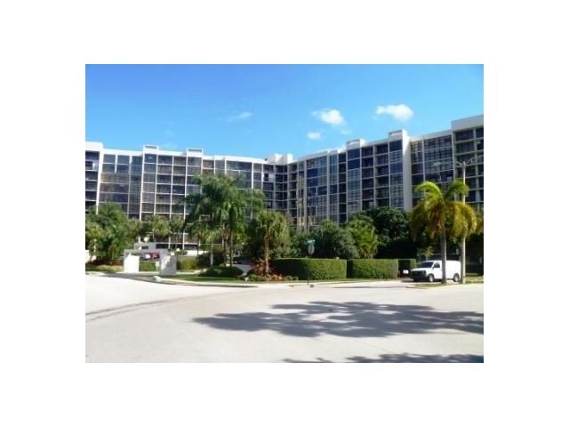 600 PARKVIEW DR # 805, Hallandale, FL 33009