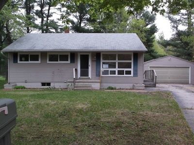 5906 Highland Dr, Midland, MI 48640