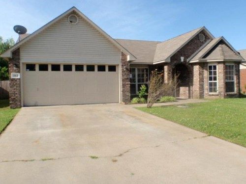 312 Chateau Dr, Fort Smith, AR 72908