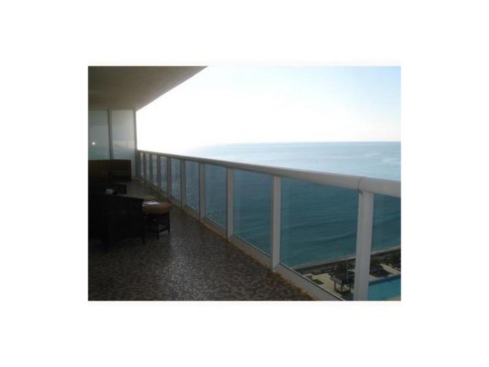 1830 OCEAN DR >>SEASONAL> # 1806, Hallandale, FL 33009