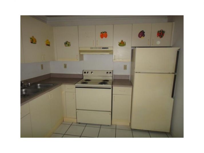 5705 W 20 AV # 402, Hialeah, FL 33012