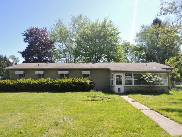 3123 S Charmwood Dr, Port Huron, MI 48060