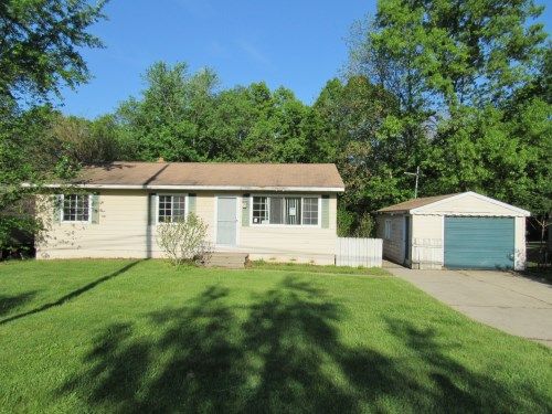 5495 Clearwood St, Commerce Township, MI 48382