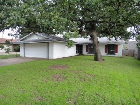 209 Hampton Avenue, Corsicana, TX 75110