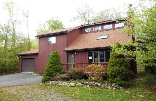 112 Glen Circle Dr, Tobyhanna, PA 18466