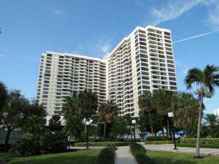 600 THREE ISLANDS BL # 1019, Hallandale, FL 33009