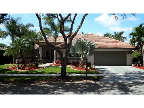 1077 DEERWOOD LN, Fort Lauderdale, FL 33326