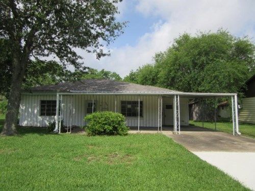 606 S 3rd St, La Porte, TX 77571