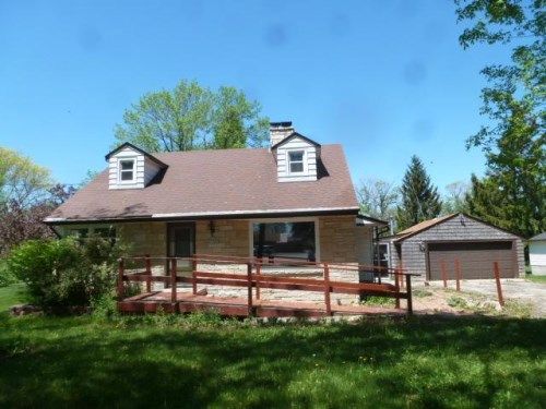 S80w19060 Janesville Rd, Muskego, WI 53150