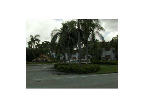 9450 SW 77 AV # Q-5, Miami, FL 33156