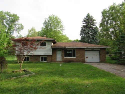 4240 Crocus Rd, Waterford, MI 48328