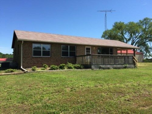 5615 Elkhorn Rd, Paris, TN 38242