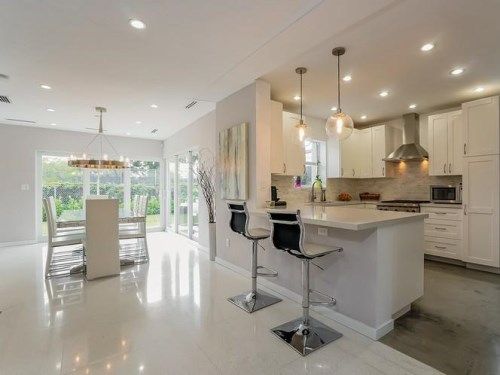 920 W 43 CT, Miami Beach, FL 33140