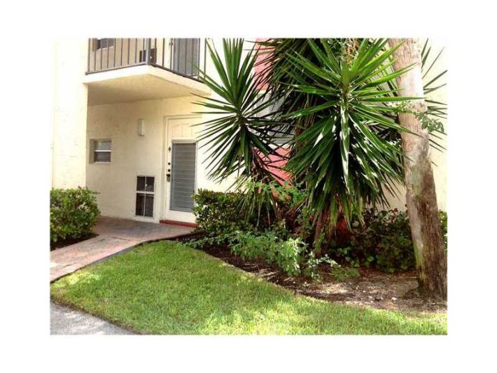 9800 N HOLLYBROOK LAKE DR # 101, Hollywood, FL 33025