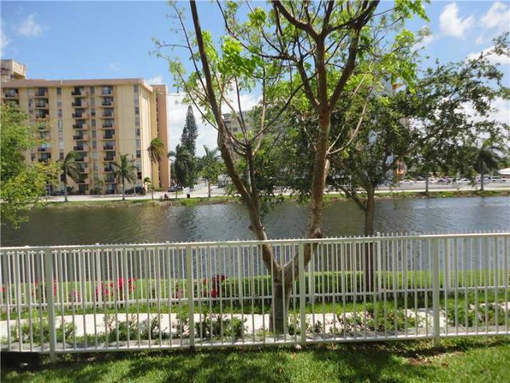 2056 NE 167 ST # 3-119, Miami, FL 33162