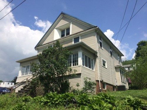 92 Market St, Independence, WV 26374