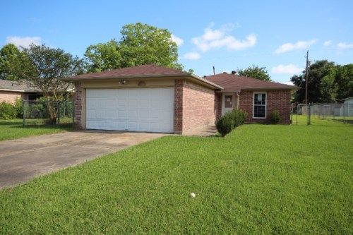 217 Austin St, Angleton, TX 77515