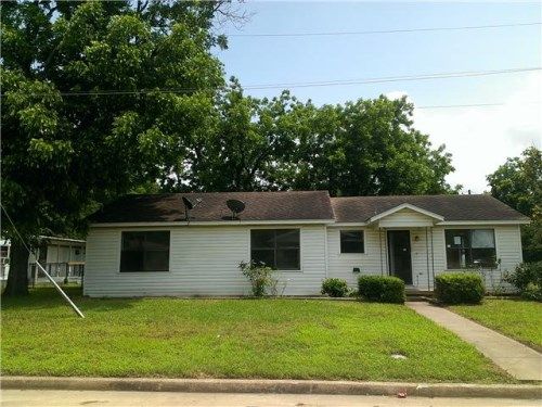 102 Elm Ave, Rockdale, TX 76567