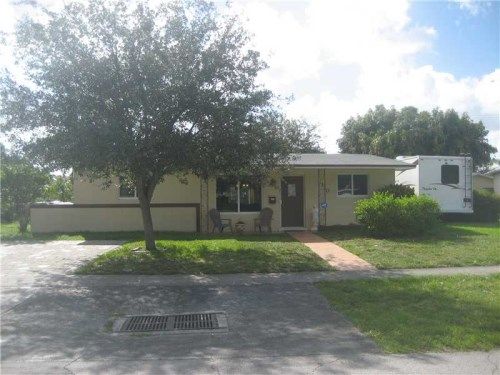 320 SW 64 WY, Hollywood, FL 33023