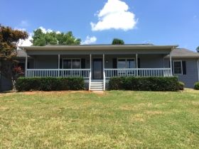 4710 Quiet Meadow Ln, Flowery Branch, GA 30542