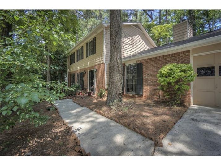 5112 Rocky Glen, Stone Mountain, GA 30088