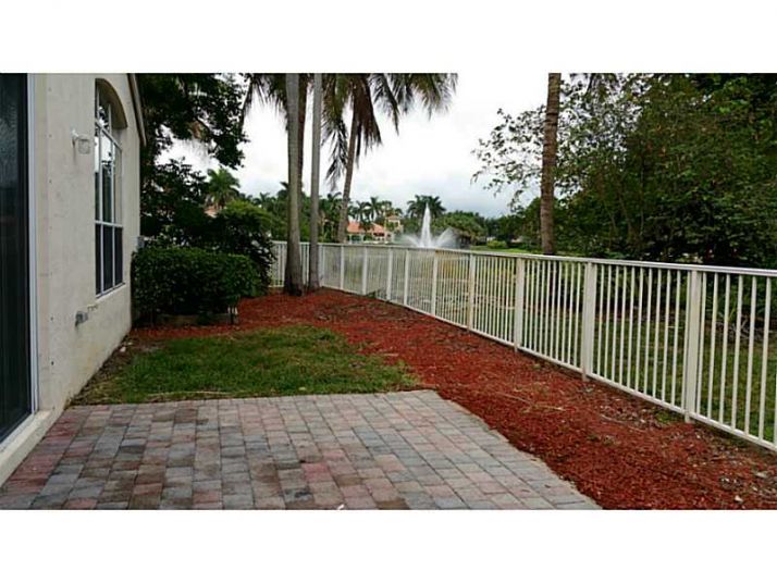 7610 NW 20 DR, Hollywood, FL 33024