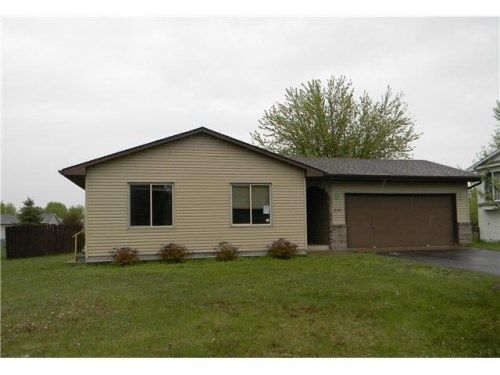 808 Dogwood St SW, Isanti, MN 55040