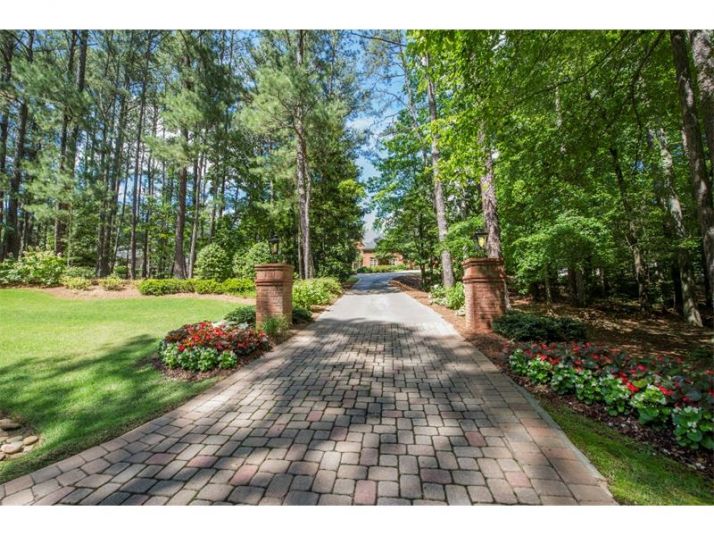 1035 Stonegate Court, Roswell, GA 30075