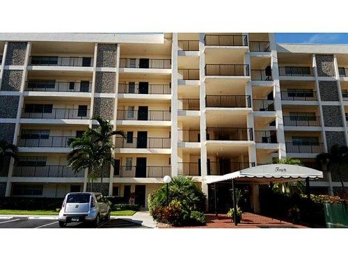 3000 N PALM AIRE DR # 204, Pompano Beach, FL 33069