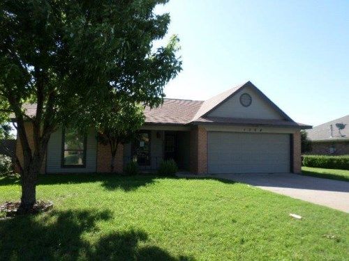 1504 Raintree Ln, Cleburne, TX 76033