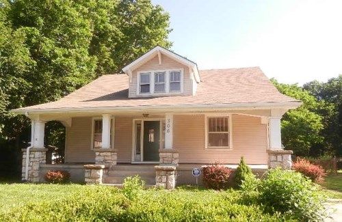 306 E Walnut St, Independence, MO 64050