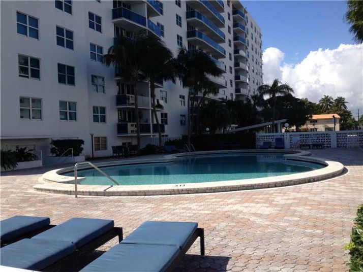 7501 E TREASURE DR # 8J, Miami Beach, FL 33141