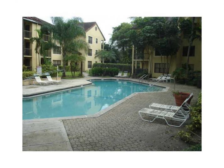 4221 MCNAB RD # 21, Pompano Beach, FL 33069