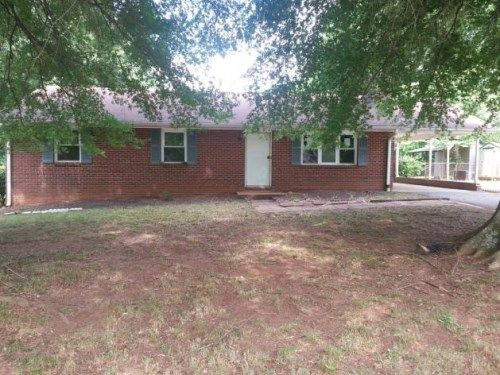 2409 Gardenia Rd, Winston Salem, NC 27107