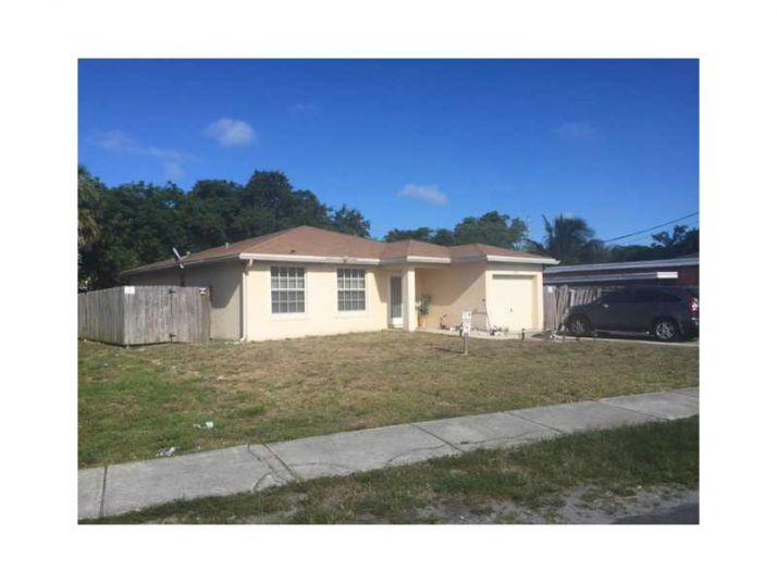 126 NW 6 AV, Dania, FL 33004