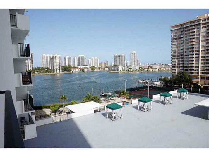 2780 NE 183 ST # 606, North Miami Beach, FL 33160