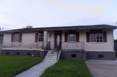 5833 Segnette Dr, Marrero, LA 70072