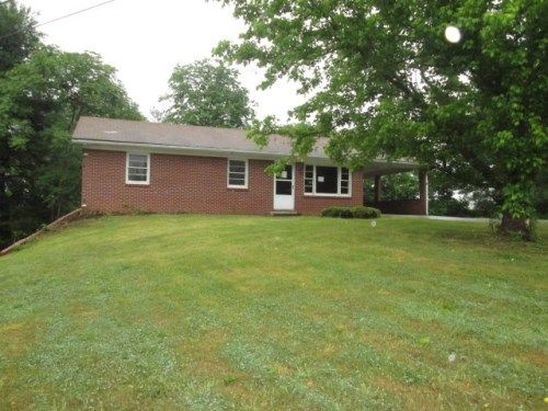 219 Parkside Ln, Rocky Mount, VA 24151