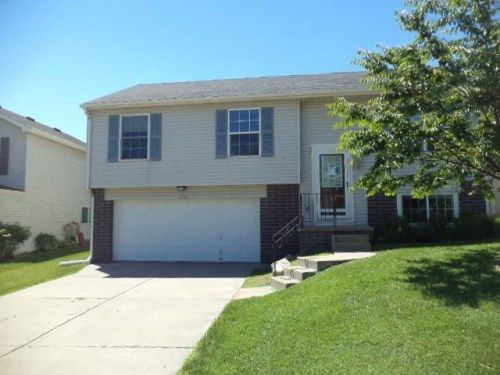 17713 Lillian St, Omaha, NE 68136