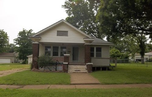 910 N Sycamore, Iola, KS 66749