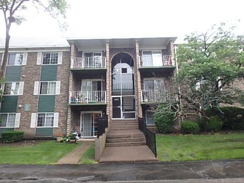 1515 N Windsor Drive Unit 203, Arlington Heights, IL 60004