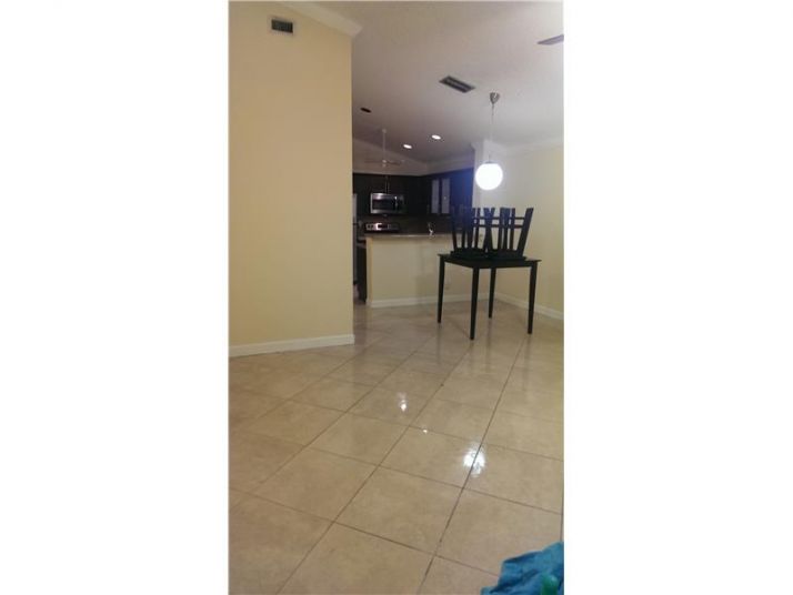 211 SW 95 TE # 202, Hollywood, FL 33025