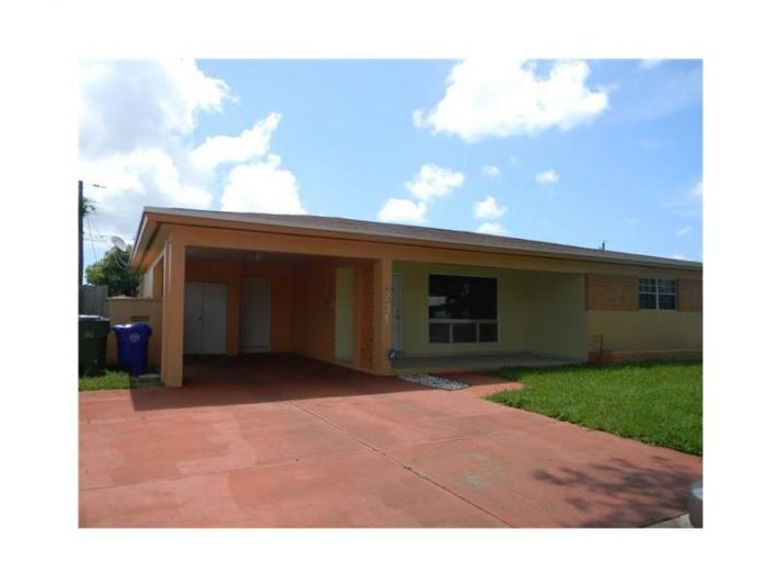 231 SW 71 AV, Hollywood, FL 33023