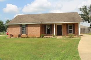 279 Foxdale Rd, Millbrook, AL 36054