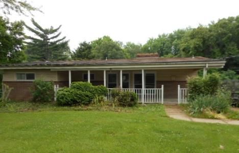 49 Cheshire Dr, Belleville, IL 62223