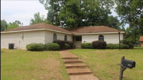 2323 Greenway Dr, Alexandria, LA 71301