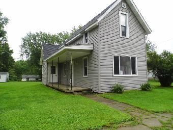 308 S Division St, Flora, IN 46929