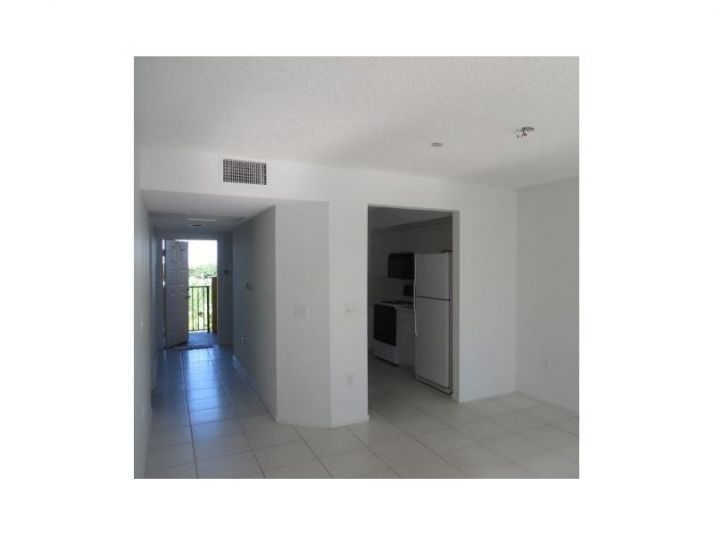 571 SW 142 AV # 111O, Hollywood, FL 33027